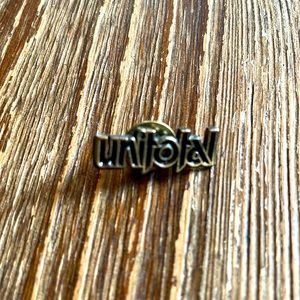 For pin collector's : Unitotal hardware store franchisee pin.